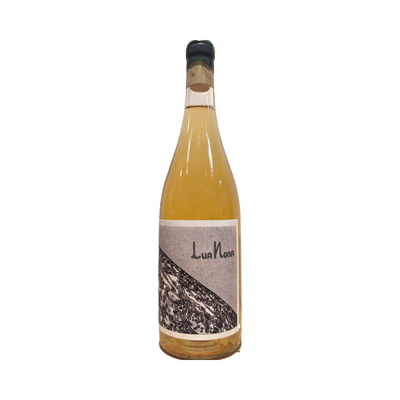 Bottle of Bojo do Luar Lua Nona 2024 – natural white wine made with Loureiro and Azal, fermented in clay amphora with extended skin contact.