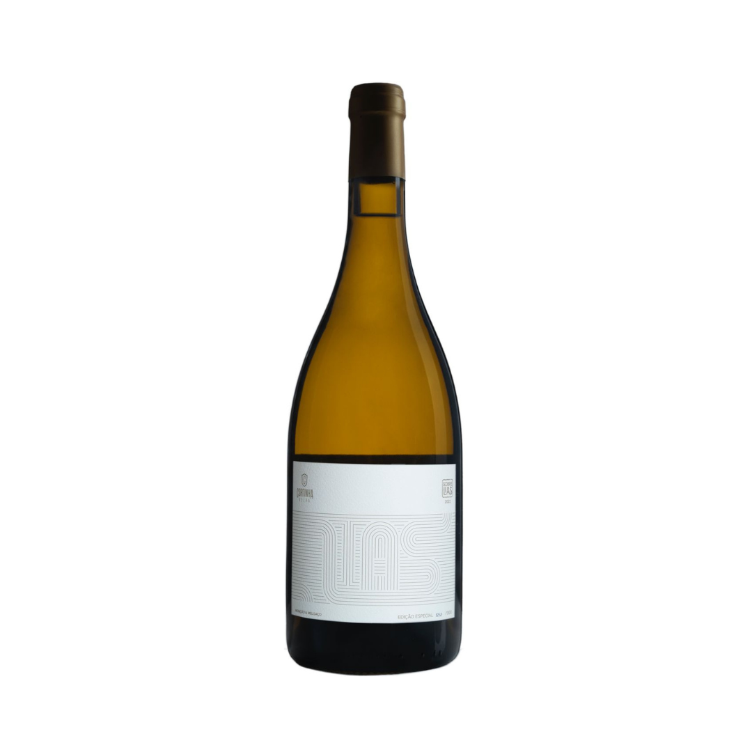 Bottle of Cortinha Velha Alvarinho Sobre Lias 2022 – structured and layered Portuguese white wine aged on full lees without bâtonnage

